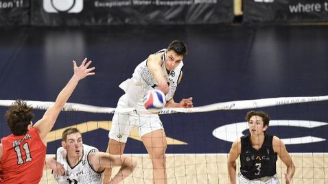 Алекс Николов изригна с 30 точки за 5-а поредна победа на лонг Бийч в САЩ 🏐