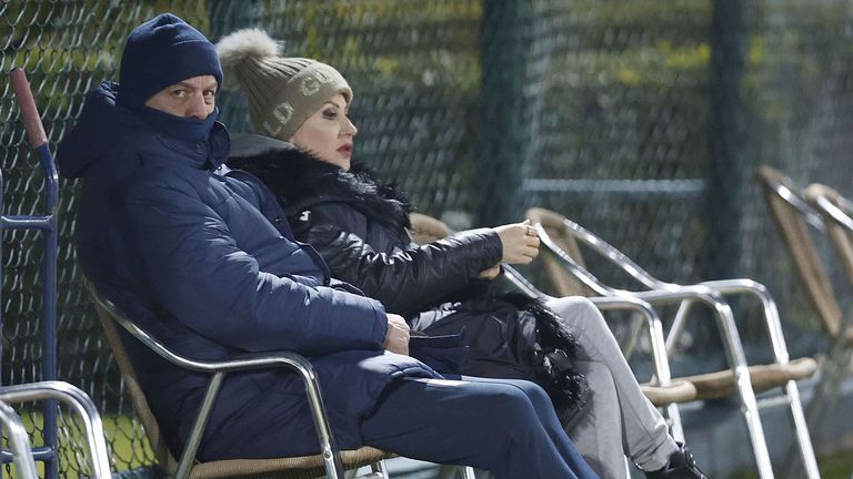  Наско Сираков и Илиана Раева гледат онлайн Левски 