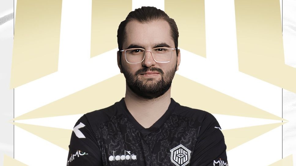 Иван "choiv7" Живкович отново заобиколен от български геймъри