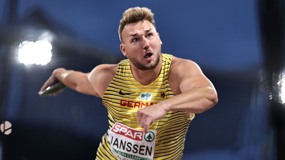 Трима състезатели по лека атлетика бяха признати за виновни за