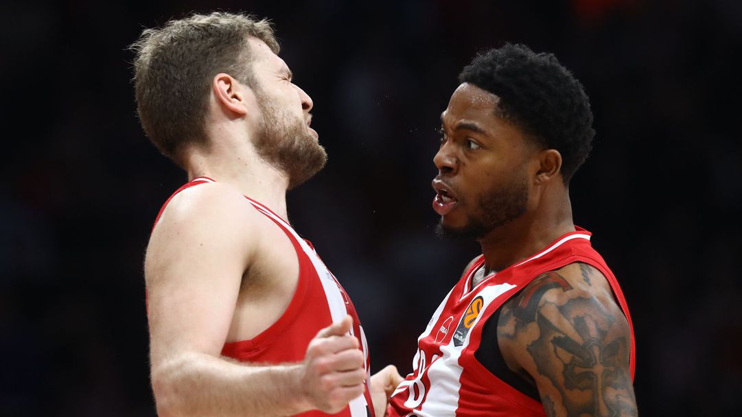 Олимпиакос срази Барселона в луд мач в Пирея, Везенков блести за гръцкия шампион