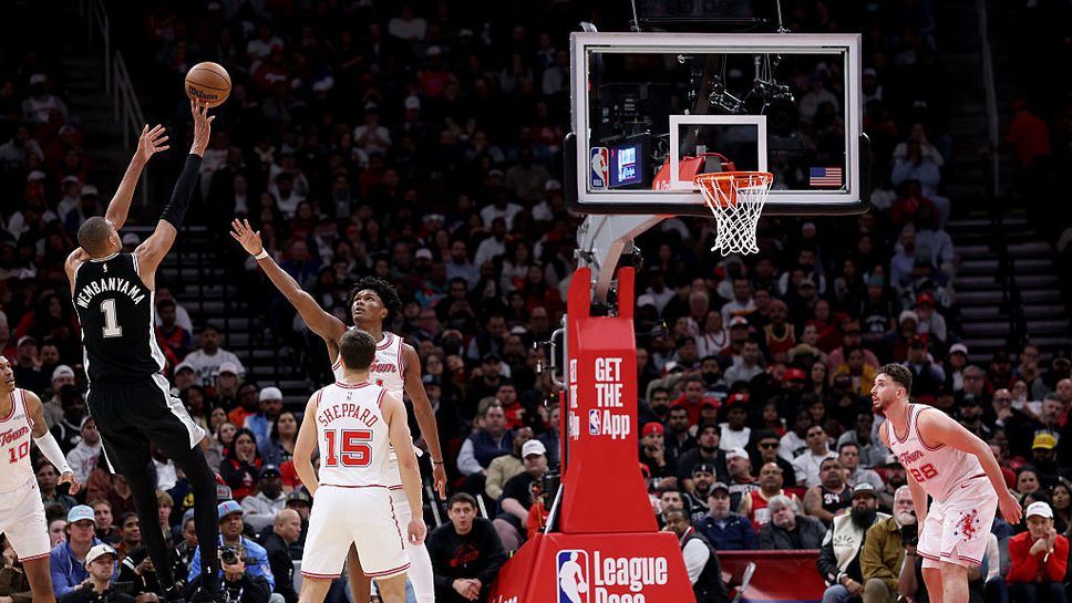 Сан Антонио Спърс победи Хюстън Рокетс със 111 99 в