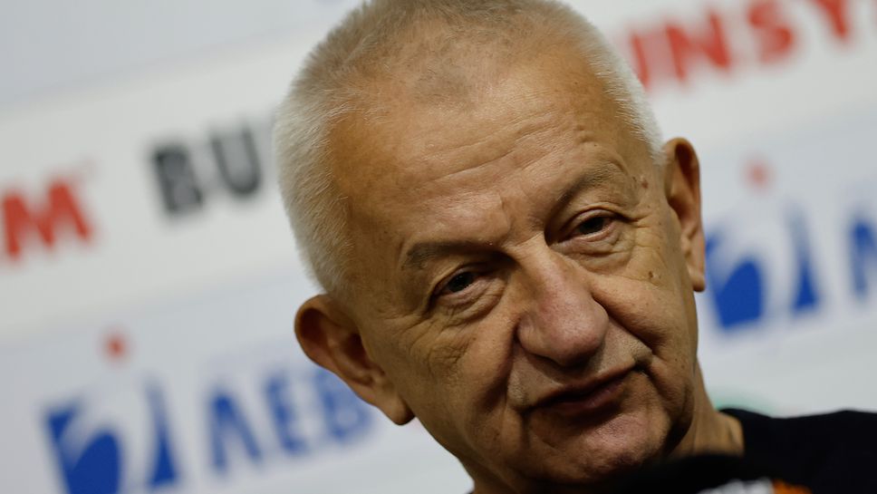 Гледайте на живо! Христо Крушарски говори за амбициите на Локомотив (Пд) и казуса с Переа