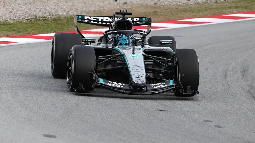 Първият сблъсък между Ред Бул и Мерцедес стана факт още