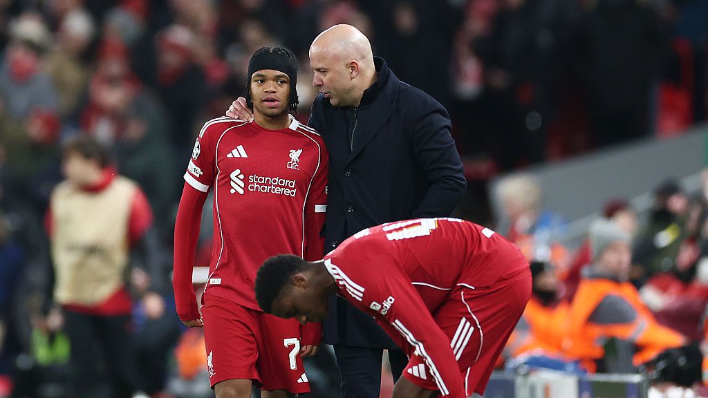 Слот намекна, че Ливърпул може да погледне към трансферния пазар в следващите няколко дни