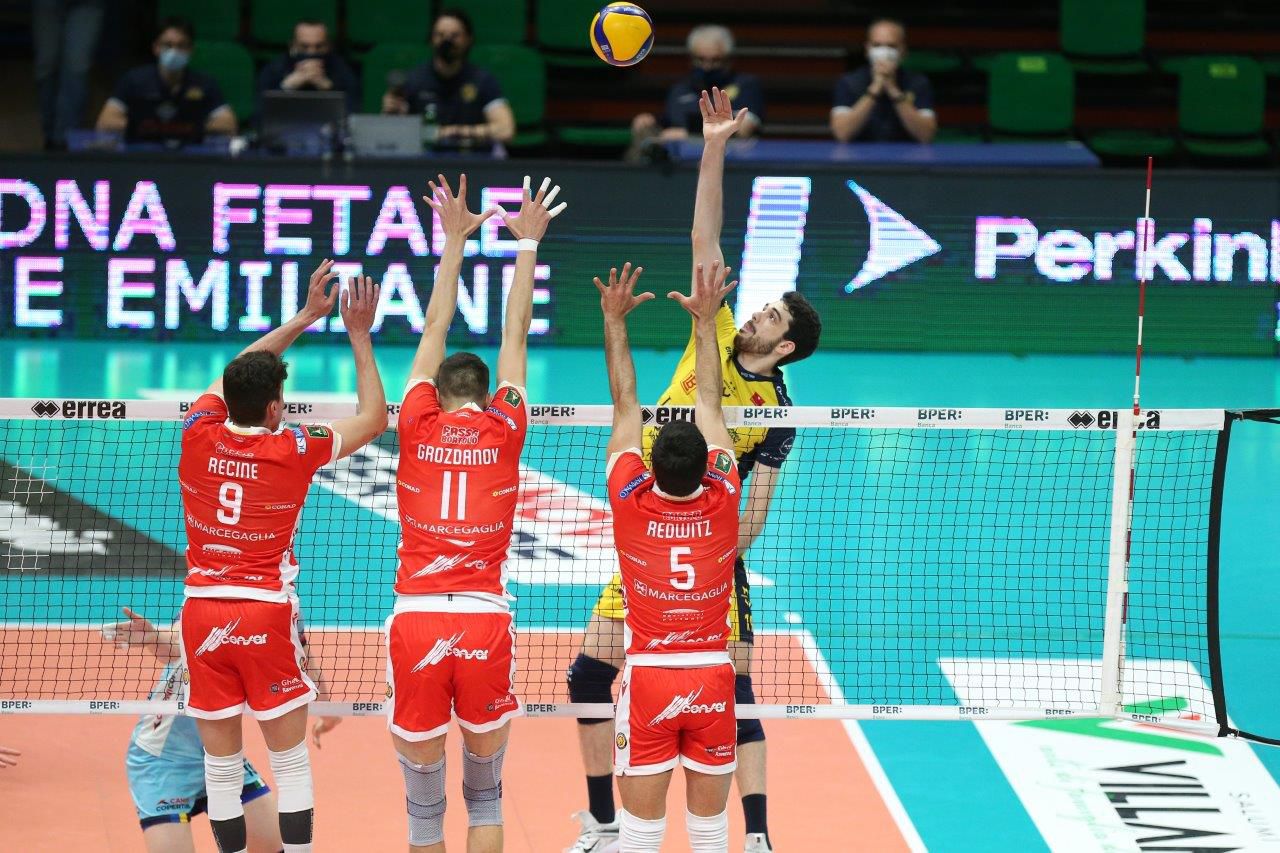 Алекс Грозданов и Равена изненадаха Модена