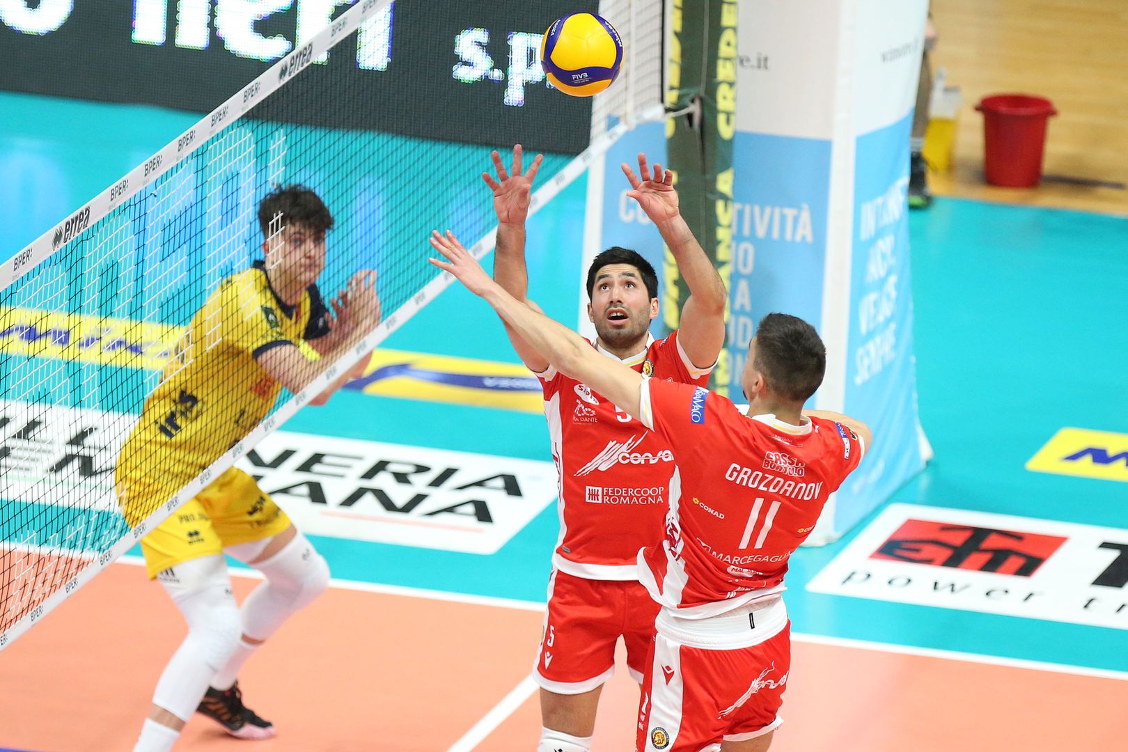 Алекс Грозданов и Равена изненадаха Модена