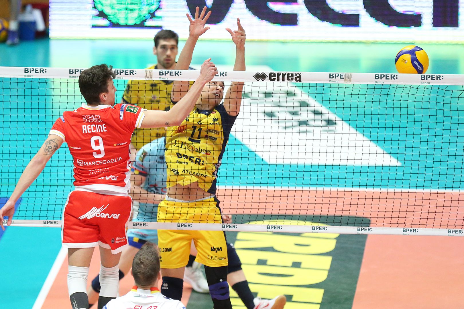 Алекс Грозданов и Равена изненадаха Модена