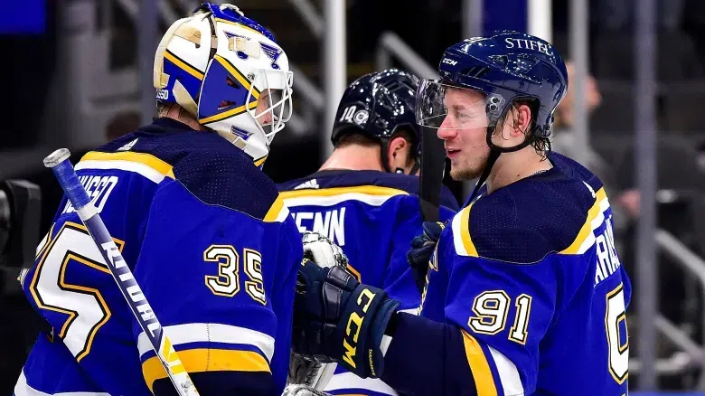 Тарасенко достигна кота 500 при победа на Блус над Кенъкс