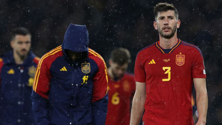 Испанските медии съсипаха от критики националния отбор и новия селекционер
