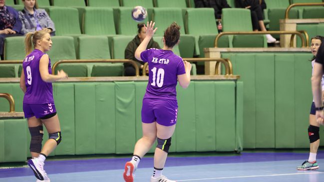 Фаворитите стигнаха полуфиналите за купата на България по хандбал за жени