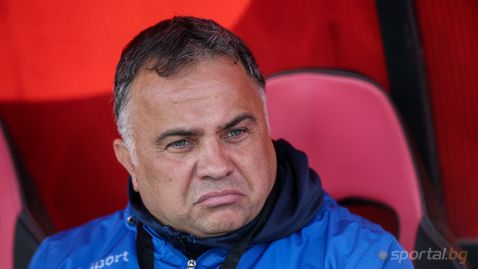  Скандал в Хебър, шефът на школата заплашва Ники Митов, треньорът изригна към управлението: Или аз, или той 