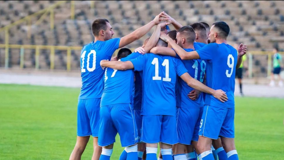 Спартак (Плевен) натупа здраво Етър