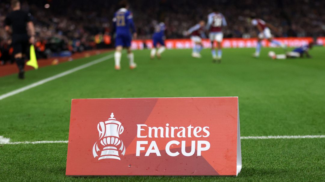 Тим от Лига 1 изхвърли противник от Премиър лийг, вижте всичко най-интересно от днешните сблъсъци в ФА Къп