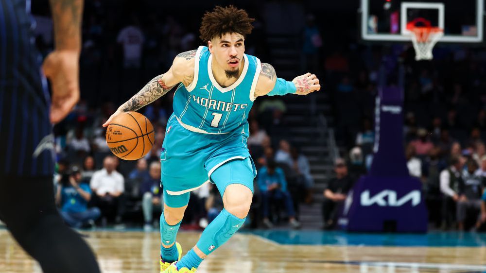 Звездата на "Стършелите" аут до края на сезона