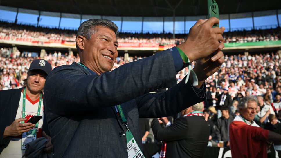 "Магьосник на терена и поет с топката в крака": Спортинг и Щутгарт отдадоха дължимото на легендата си Балъков