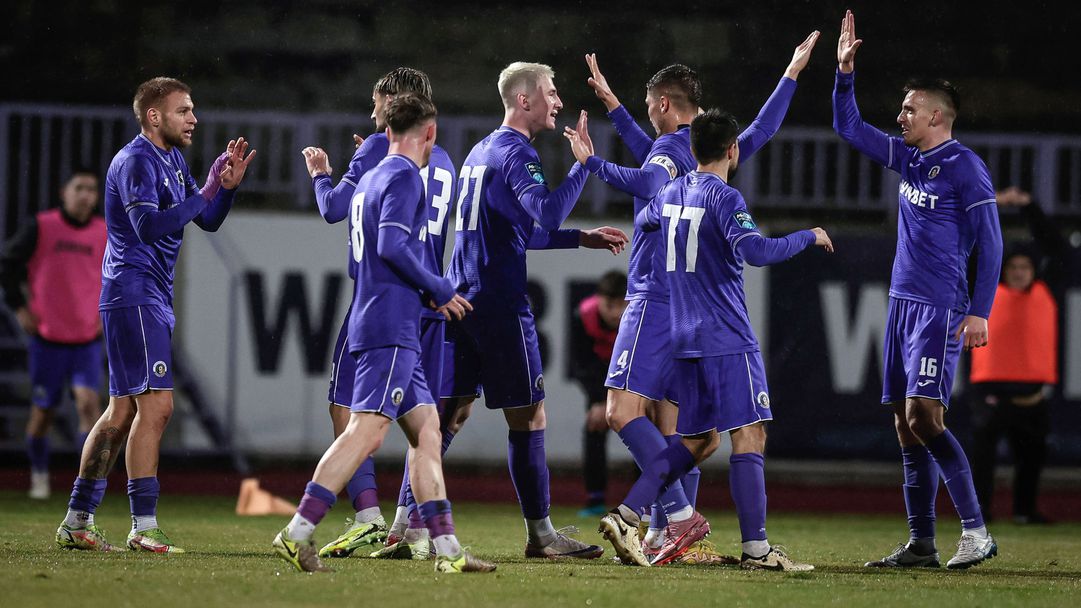 Етър тресна ЦСКА II на "Ивайло"