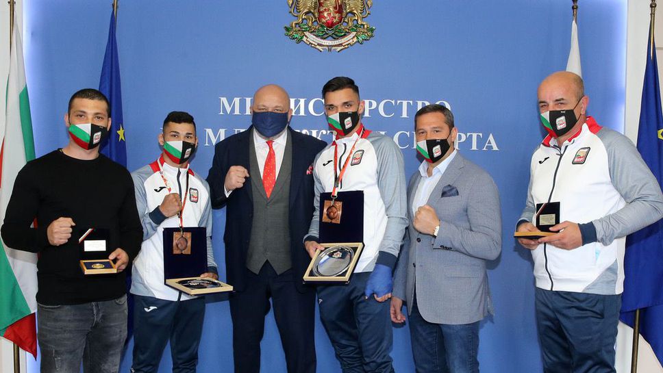 Министър Кралев награди медалистите от световното първенство по бокс за младежи и девойки