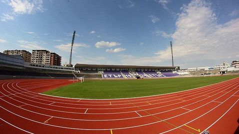 Сняг покри стадион "Ивайло" преди Левски - Черно море