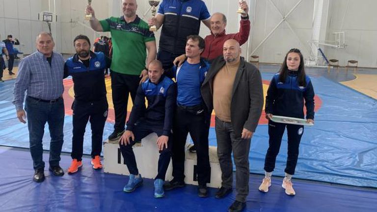 Младите борци на Черноморец св борба Бургас спечели отборния трофея
