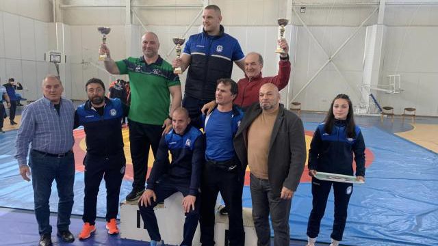 "Черноморец - свободна борба" взе отборния трофея при кадетите на Държавното първенство в Бургас