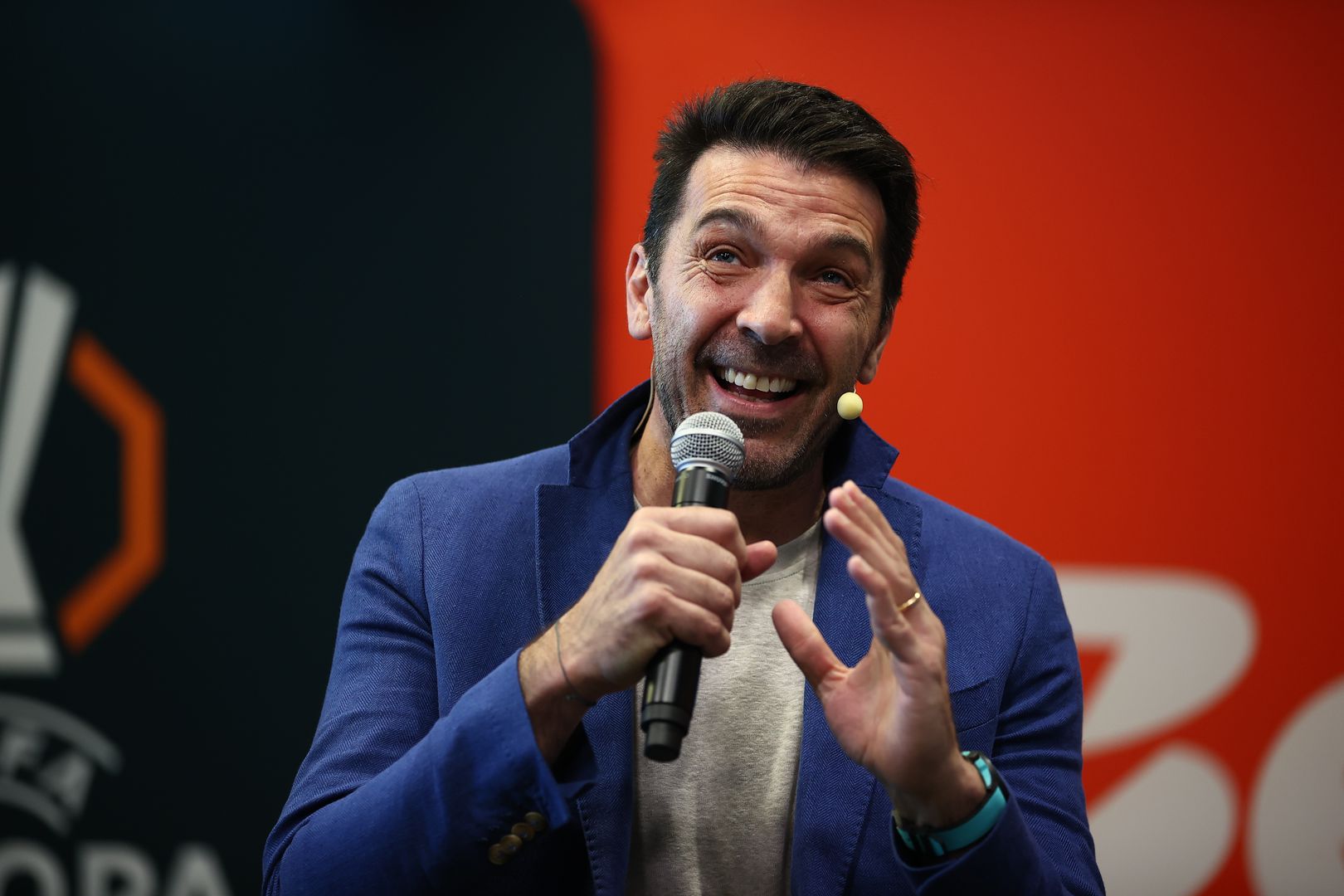  Легендата Буфон показа купите на Лига Европа и Лигата на конференциите 