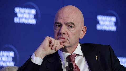 Британският премиер поиска оставката на Инфантино