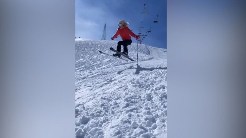 Сексапилната спортна журналистка Дилета Леота се забавлява по ски пистите