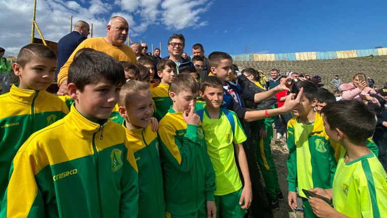 Борисов: Обещал съм козирка и ще помогнем на Левски