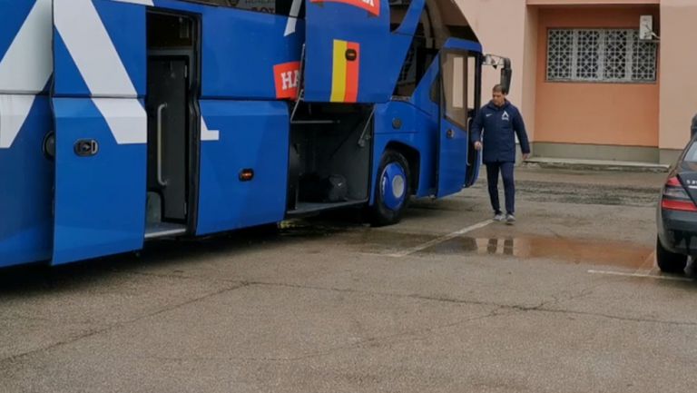 Левски пристигна на стадиона във Враца за мача с Ботев
