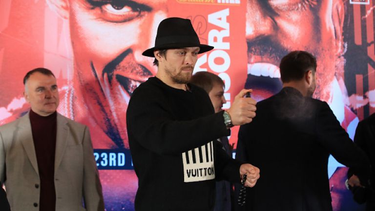 Усик си направи селфи с Чисора и дезинфекцира въздуха
