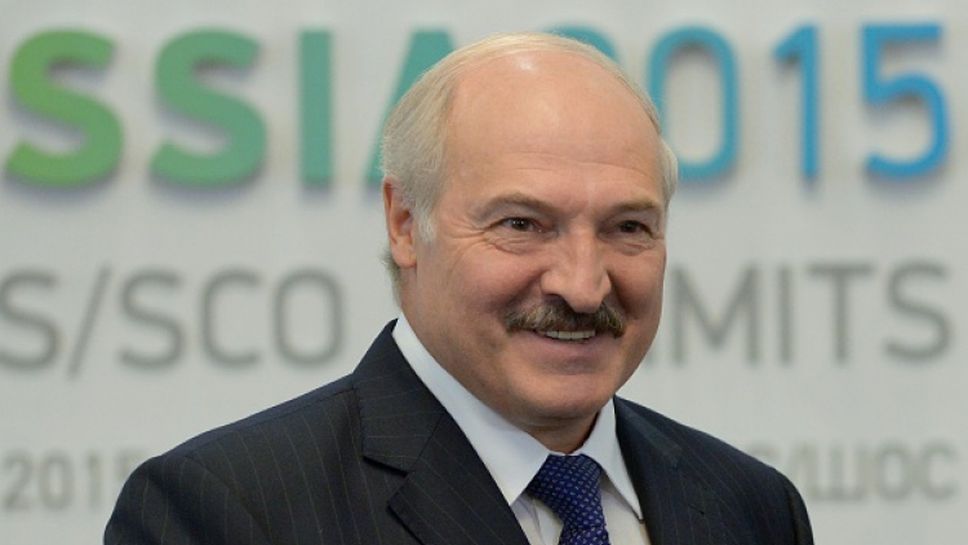 Президентът на Беларус играе хокей въпреки епидемията