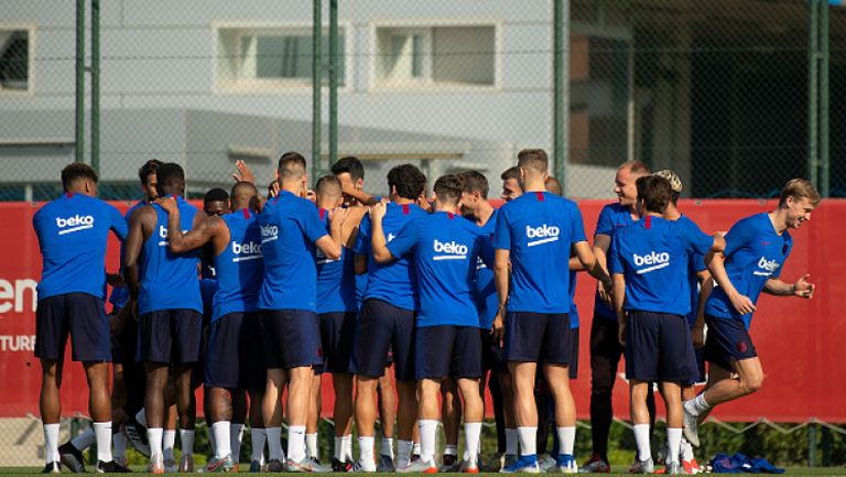 Футболистите на Барселона намаляват със 70% заплатите си
