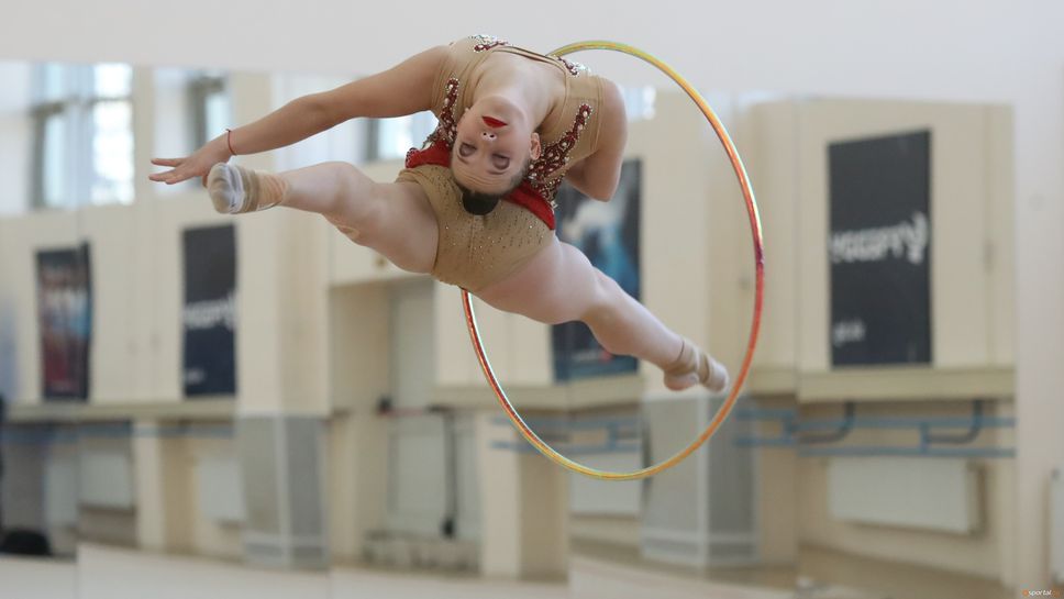 Татяна Воложанина и Ева Брезалиева ще участват на по два финала на СК по художествена гимнастика в Атина