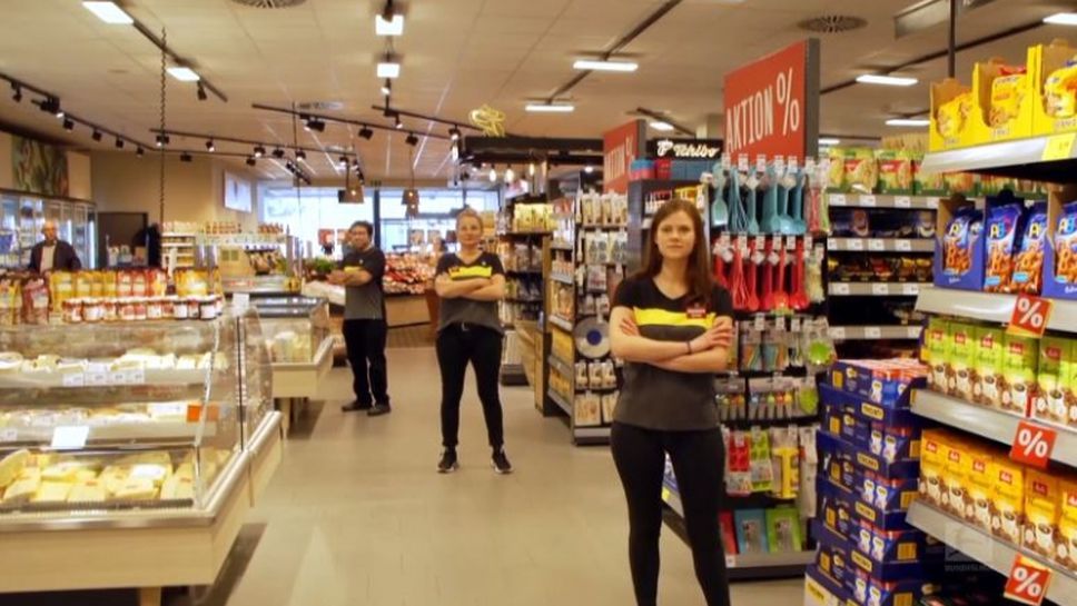 Част от персонала на Дортмунд започна работа в супермаркет