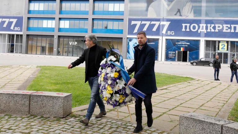 Ръководството на Левски поднесе венци в памет на Гунди