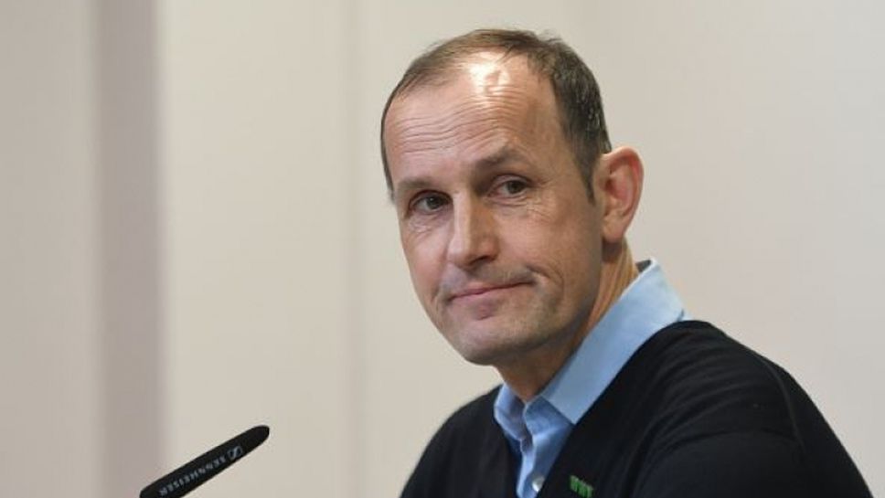 Аугсбург без треньор при рестарта на Бундеслигата поради крем за лице