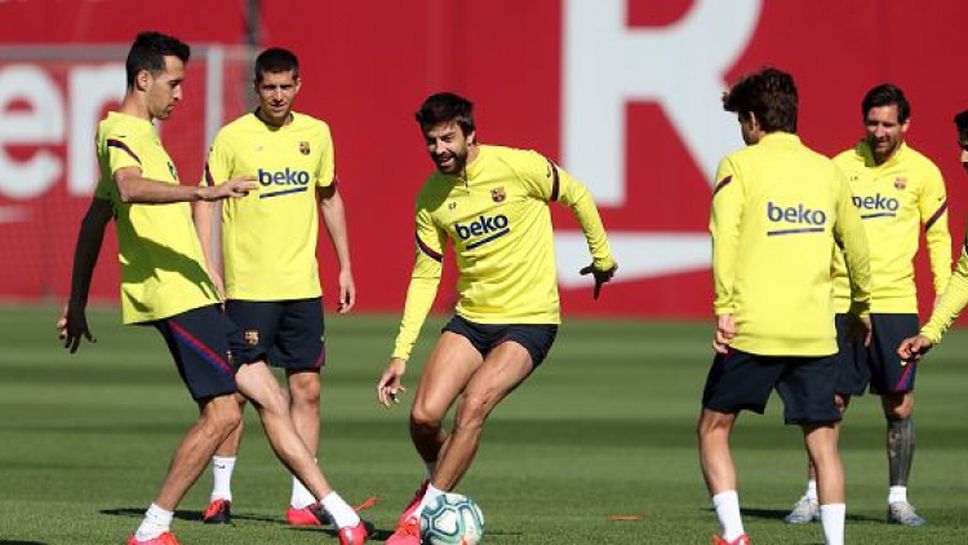 Играчите на Барселона тренират на групи