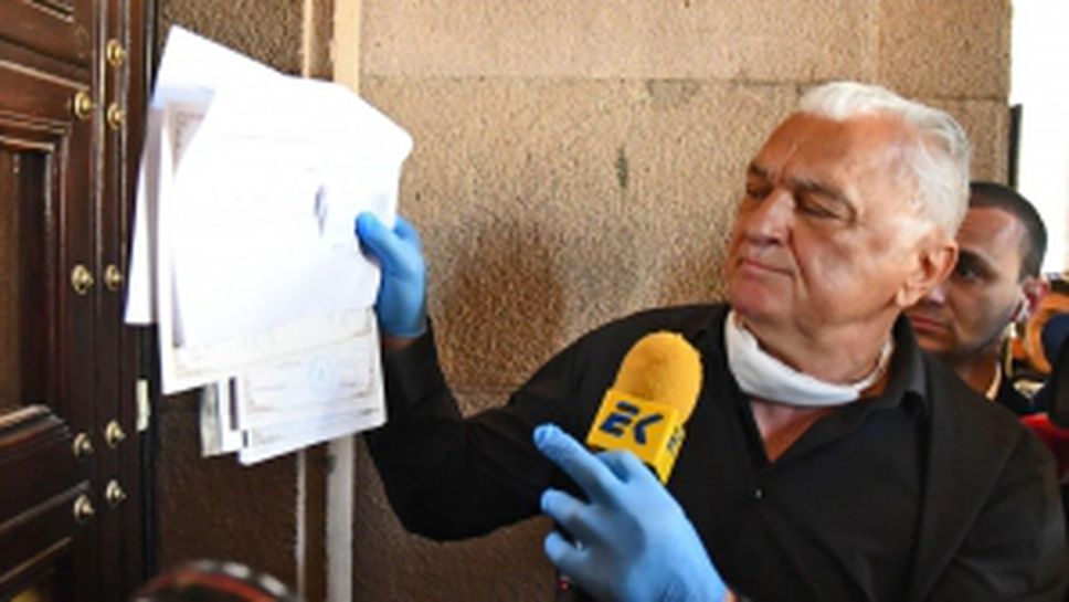 Сашо Диков донесе акциите на "Левски" пред Министерски съвет