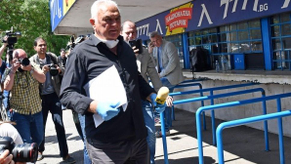 Сашо Диков предава акциите на ПФК Левски на Павел Колев