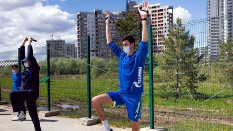 С маски и социална дистанция: Волейболистите на Зенит (Казан) започнаха тренировки