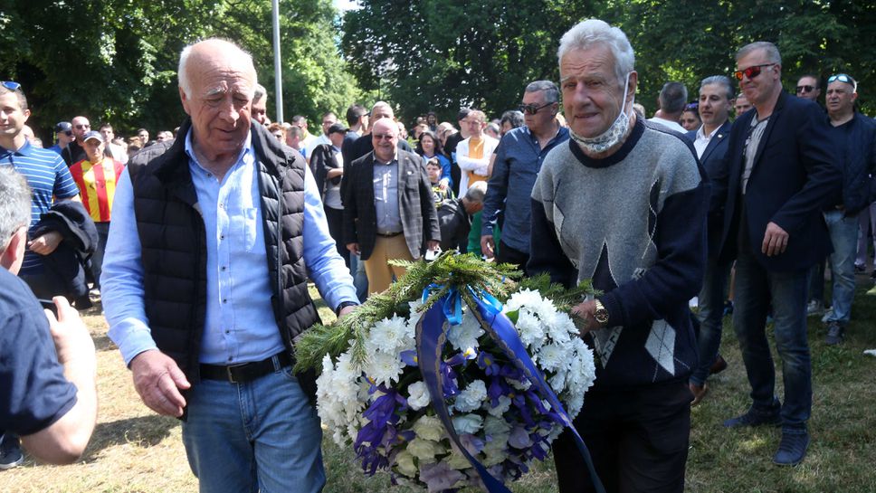 Лудогорец скърби за Добромир Жечев, обърна се към "синята" общност