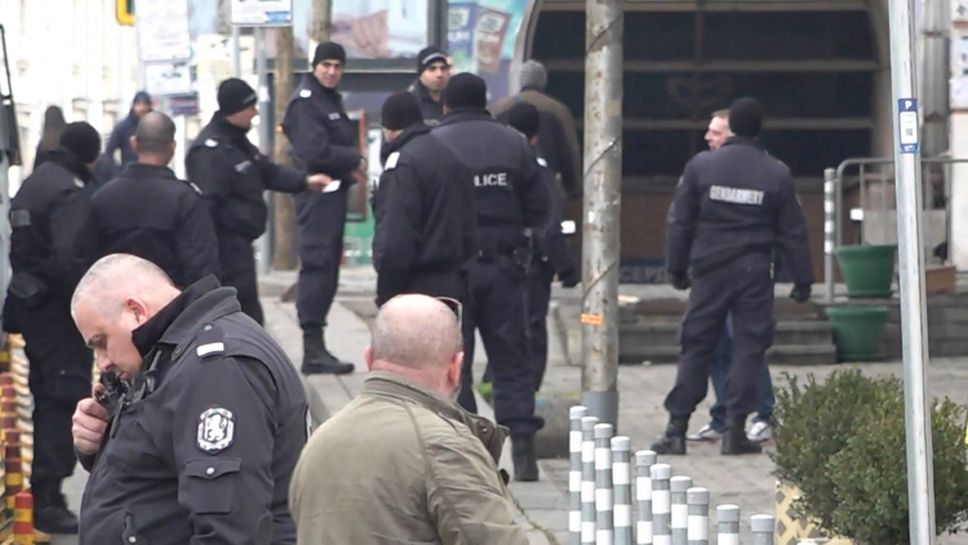 Полицията проверява  феновете на Левски, които ще участват в похода преди дербито