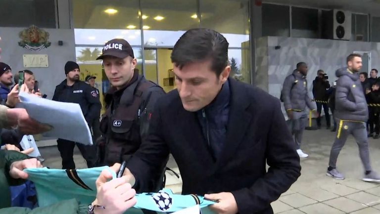 Санети и Диего Годин раздадоха автографи на българските фенове във Варна
