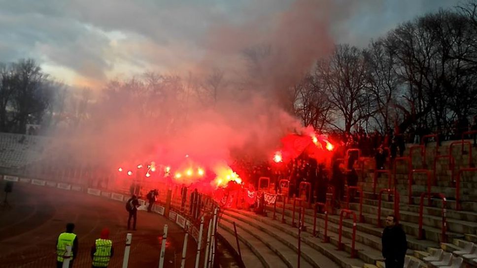 Феновете на ЦСКА-София запалиха своите факли