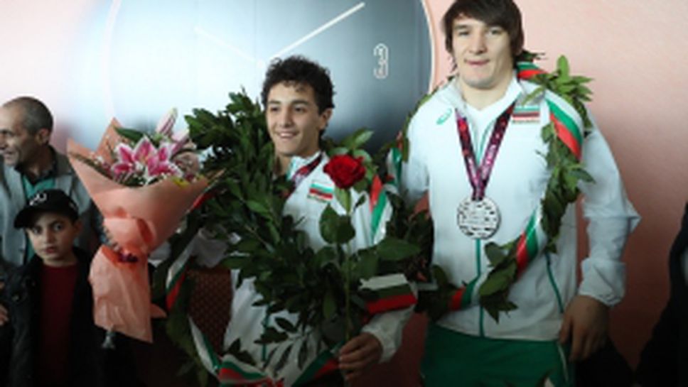 Едмонд Назарян и Даниел Александров се завърнаха в България