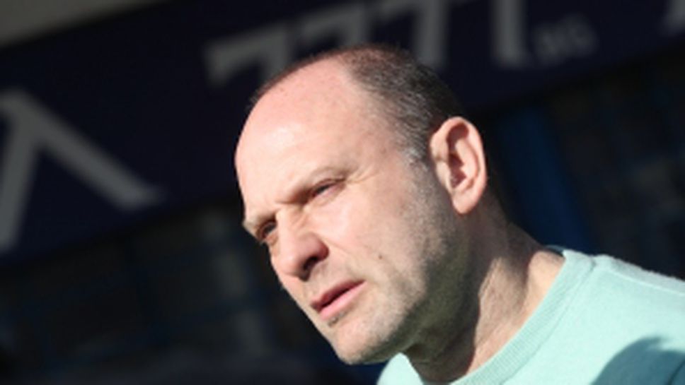 Тити Папазов посети офисите на "Герена", но сподели, че не знае каква е събраната сума от феновете на Левски