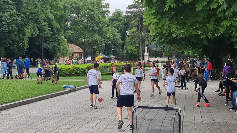 Спортен празник събра деца в градската градина на Плевен