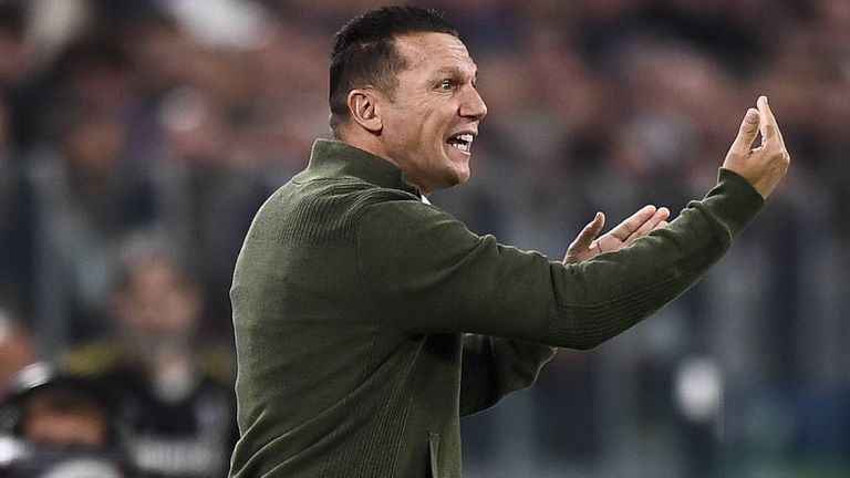 Израелецът Барак Бахар беше представен днес като нов старши треньор