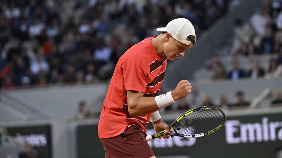 Датчанинът Холгер Руне се класира без особени трудности за третия